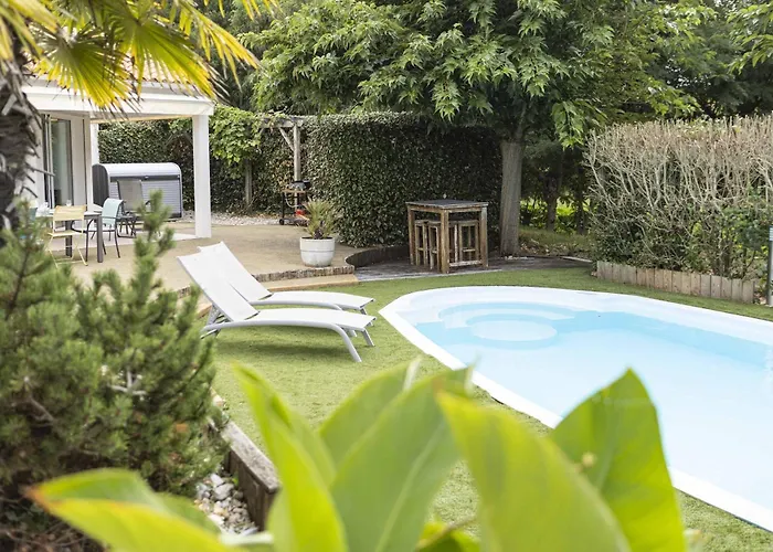 Vakantiehuis Maison De Vacance Avec Piscine Proche De La