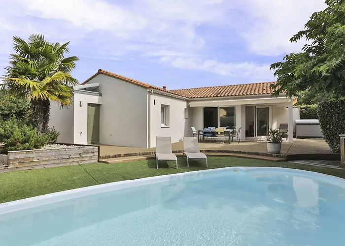 Maison De Vacance Avec Piscine Proche De La *