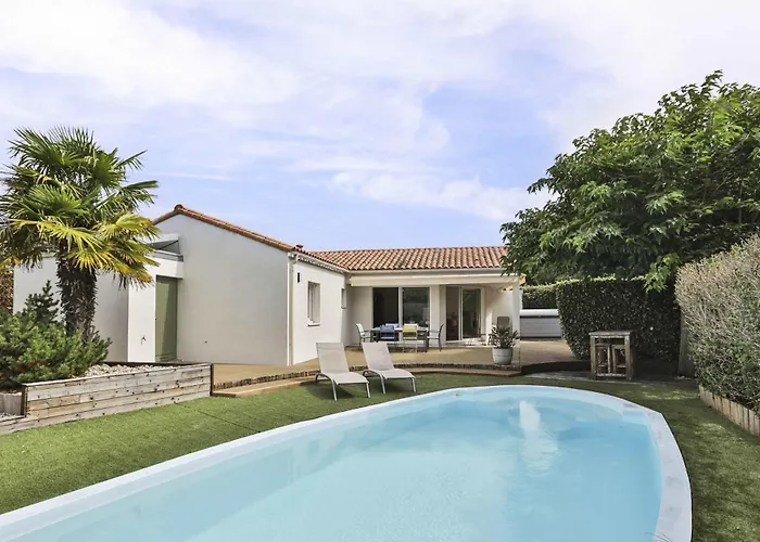 Maison De Vacance Avec Piscine Proche De La