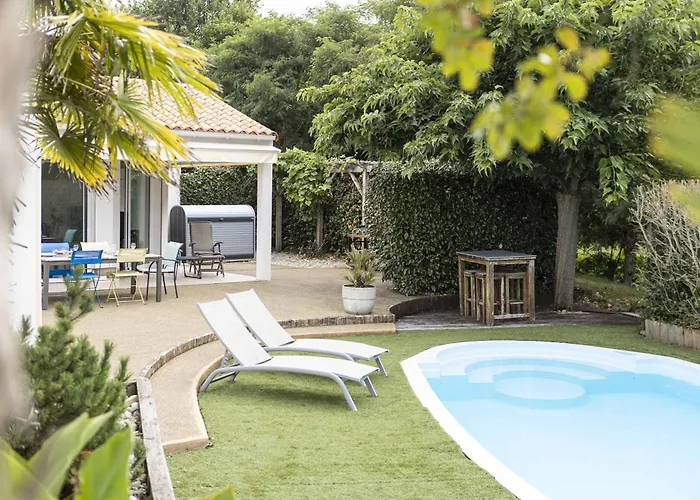 Prázdninový dům Maison De Vacance Avec Piscine Proche De La Les Sables-dʼOlonne